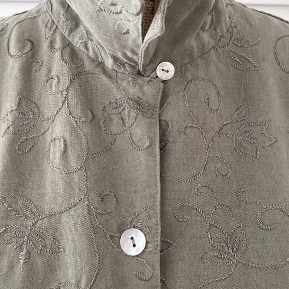 Talbots Olive Green Embroidered Shirt. Large. Beautiful Buttons. - Picture 4 of 10